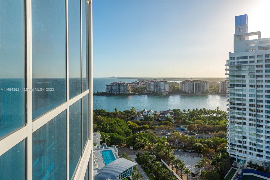 Recently Sold: $5,875,000 (2 beds, 2 baths, 1698 Square Feet)