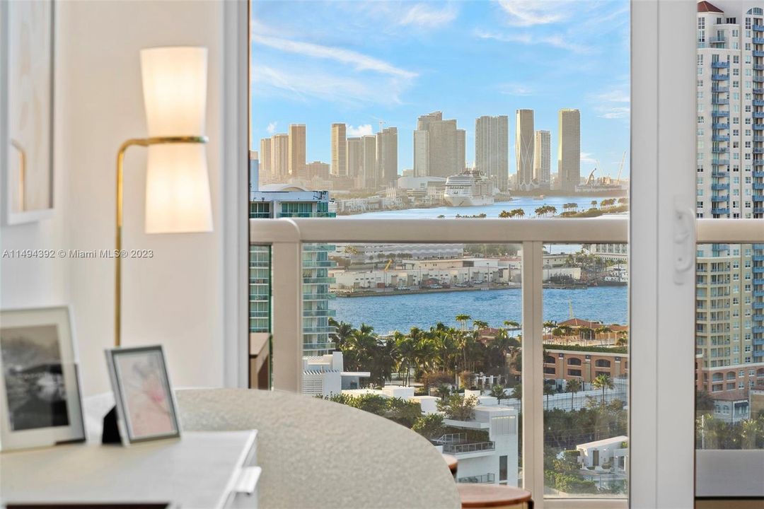 Recently Sold: $5,875,000 (2 beds, 2 baths, 1698 Square Feet)