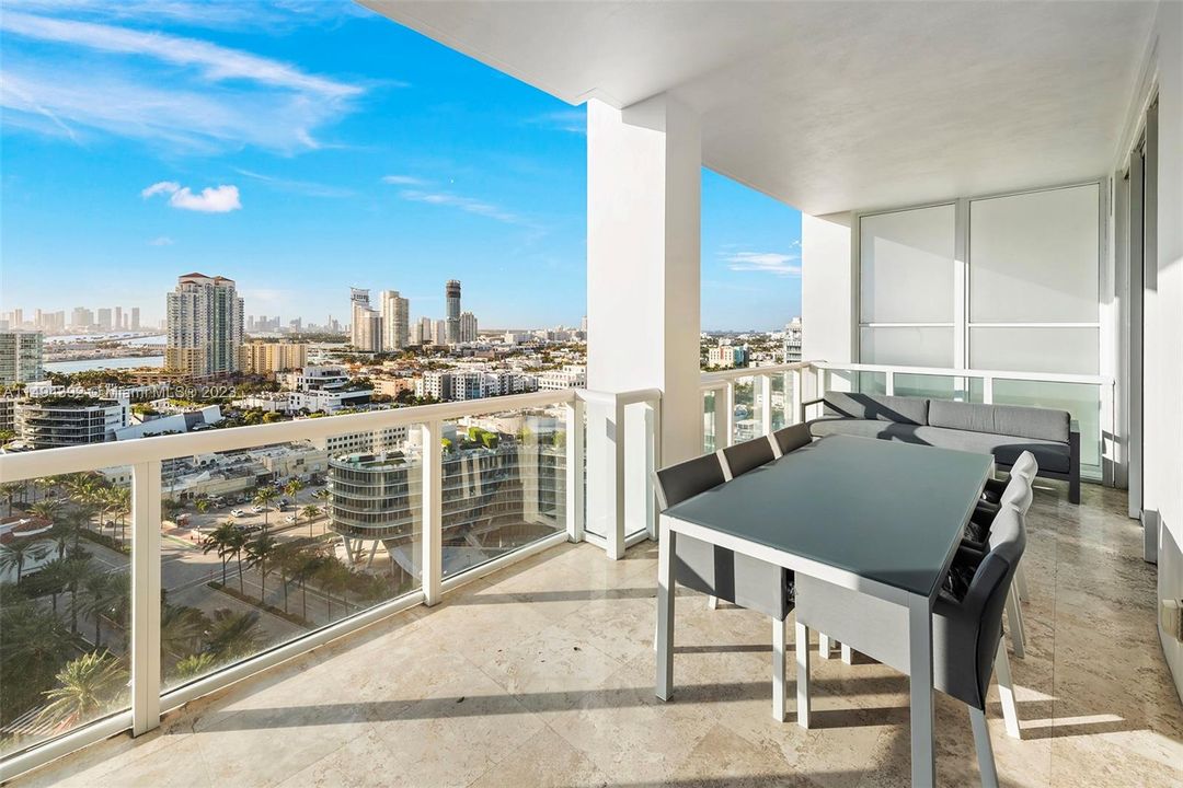 Recently Sold: $5,875,000 (2 beds, 2 baths, 1698 Square Feet)