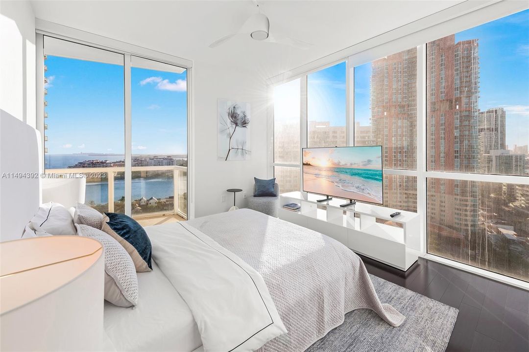 Recently Sold: $5,875,000 (2 beds, 2 baths, 1698 Square Feet)