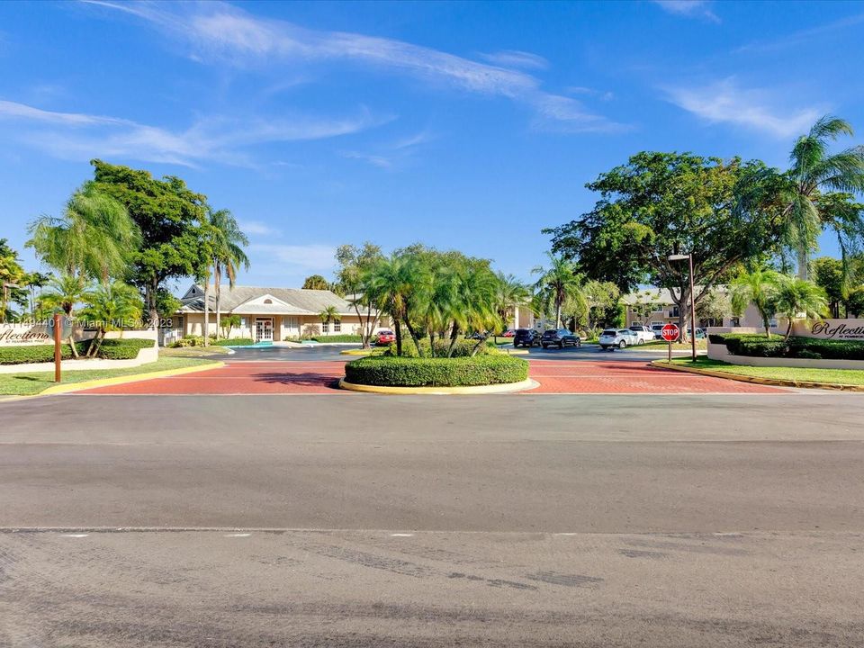 Recently Rented: $2,100 (2 beds, 2 baths, 854 Square Feet)