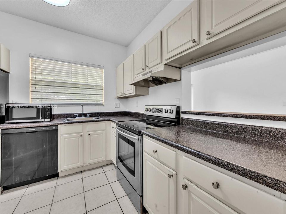 Recently Rented: $2,100 (2 beds, 2 baths, 854 Square Feet)