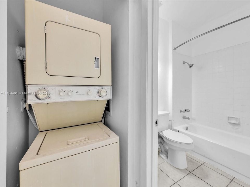 Recently Rented: $2,100 (2 beds, 2 baths, 854 Square Feet)