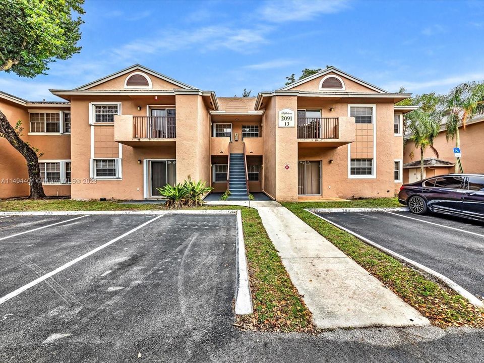 Recently Rented: $2,100 (2 beds, 2 baths, 854 Square Feet)