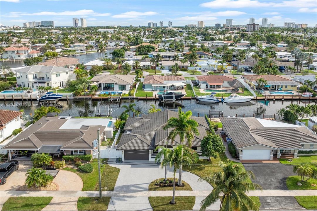 最近售出: $1,850,000 (3 贝兹, 2 浴室, 2344 平方英尺)