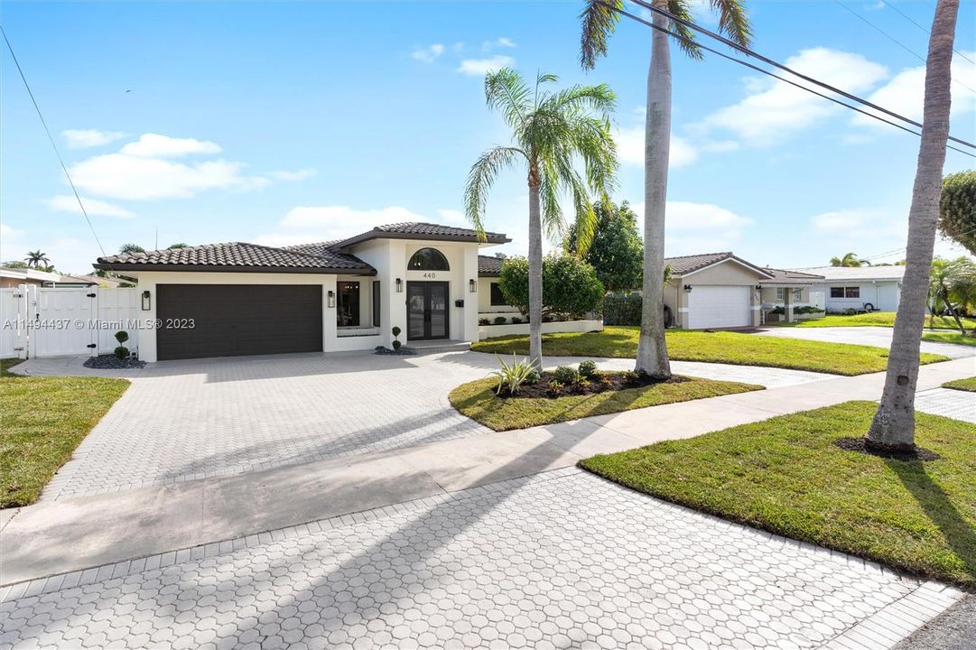 最近售出: $1,850,000 (3 贝兹, 2 浴室, 2344 平方英尺)