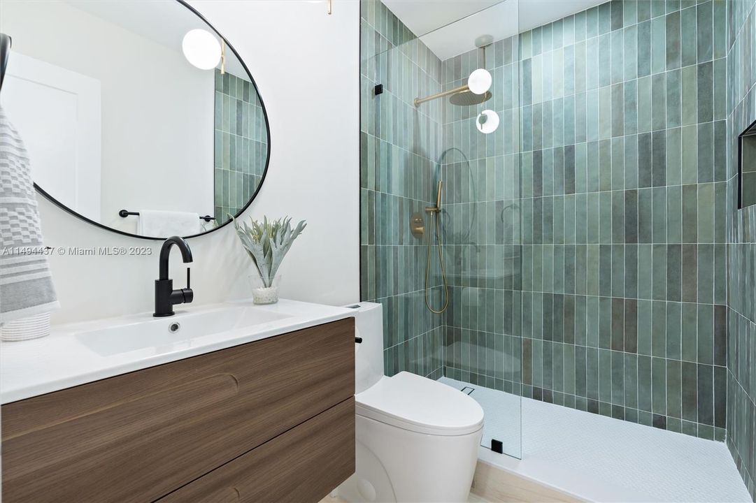 最近售出: $1,850,000 (3 贝兹, 2 浴室, 2344 平方英尺)