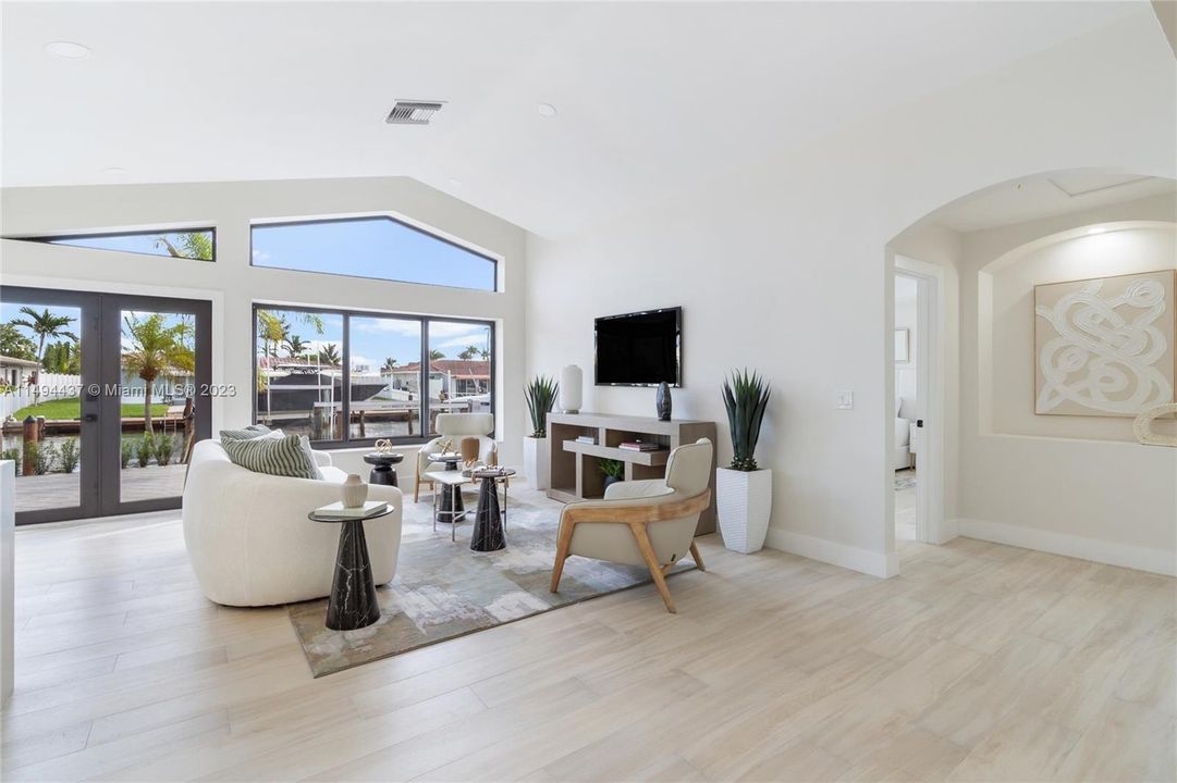 最近售出: $1,850,000 (3 贝兹, 2 浴室, 2344 平方英尺)