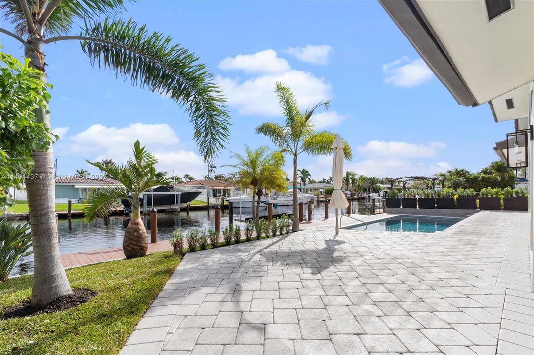 最近售出: $1,850,000 (3 贝兹, 2 浴室, 2344 平方英尺)