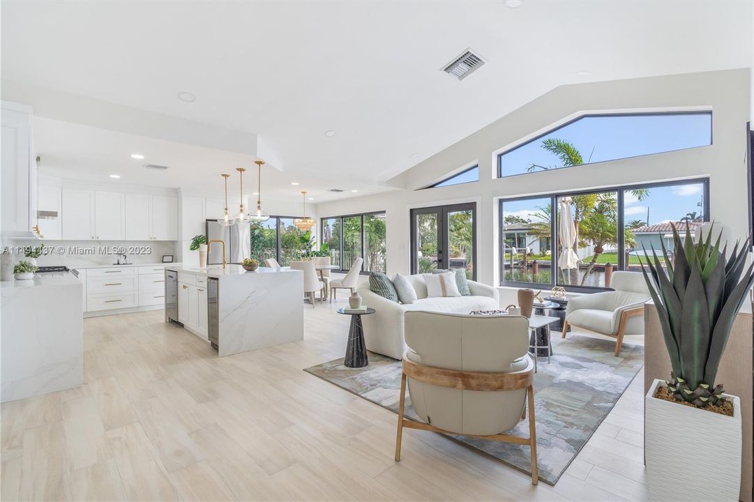 最近售出: $1,850,000 (3 贝兹, 2 浴室, 2344 平方英尺)