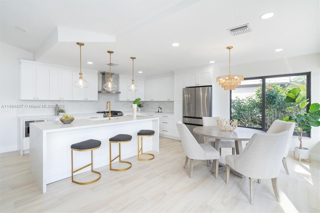 最近售出: $1,850,000 (3 贝兹, 2 浴室, 2344 平方英尺)