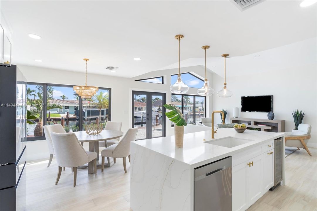 最近售出: $1,850,000 (3 贝兹, 2 浴室, 2344 平方英尺)