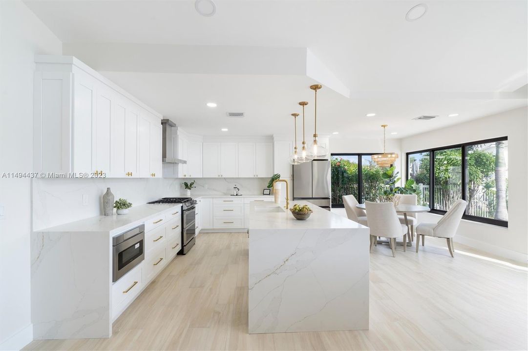 最近售出: $1,850,000 (3 贝兹, 2 浴室, 2344 平方英尺)