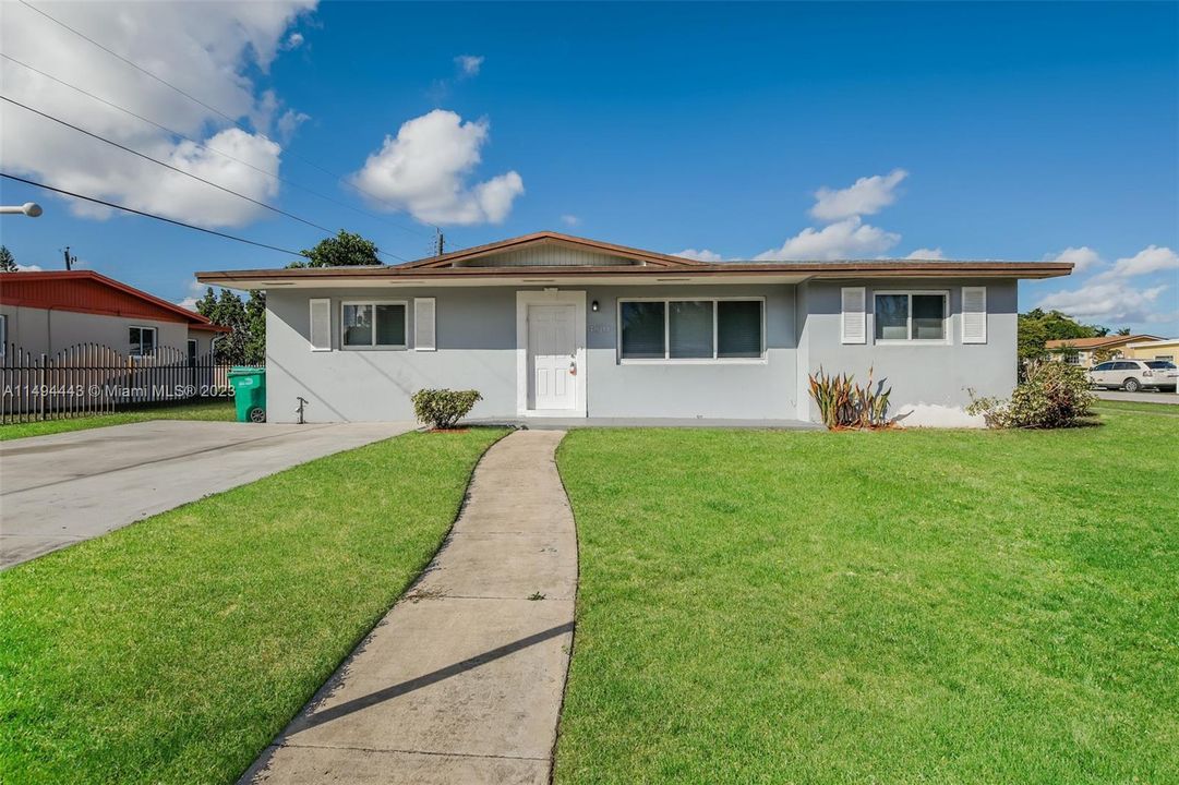 Recently Rented: $2,710 (3 beds, 2 baths, 1128 Square Feet)