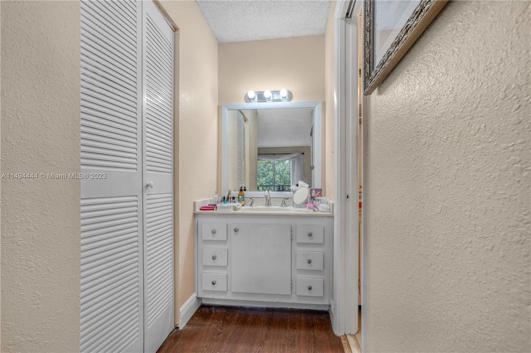 Recently Sold: $170,000 (2 beds, 2 baths, 1100 Square Feet)