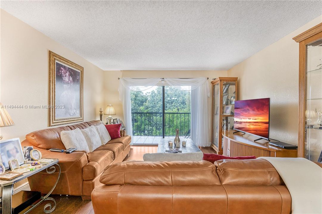 Recently Sold: $170,000 (2 beds, 2 baths, 1100 Square Feet)