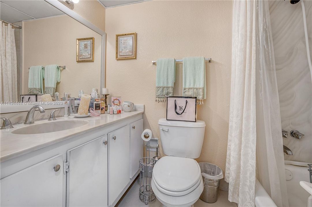 Recently Sold: $170,000 (2 beds, 2 baths, 1100 Square Feet)