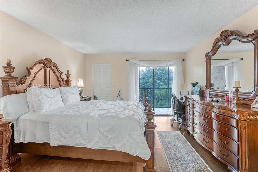 Recently Sold: $170,000 (2 beds, 2 baths, 1100 Square Feet)