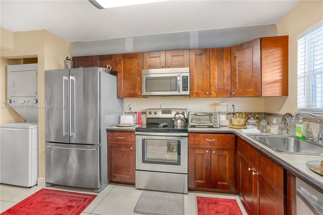 Recently Sold: $170,000 (2 beds, 2 baths, 1100 Square Feet)