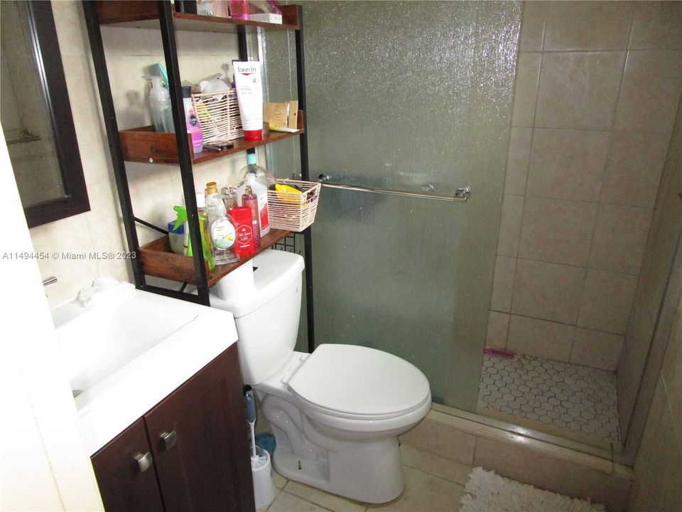 Недавно продано: $485,000 (4 спален, 2 ванн, 1385 Квадратных фут)