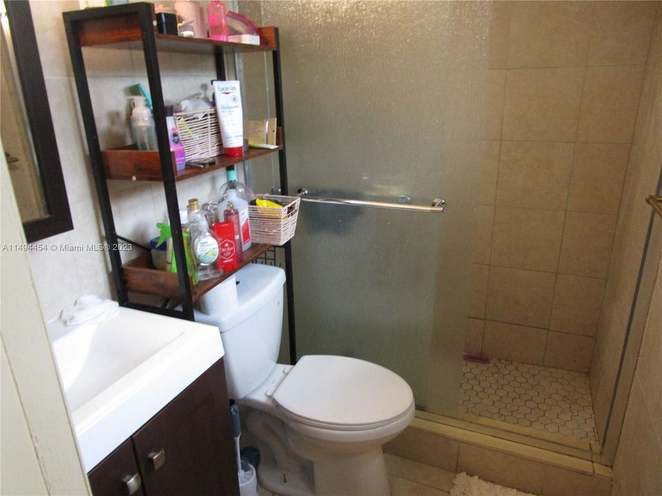 Недавно продано: $485,000 (4 спален, 2 ванн, 1385 Квадратных фут)