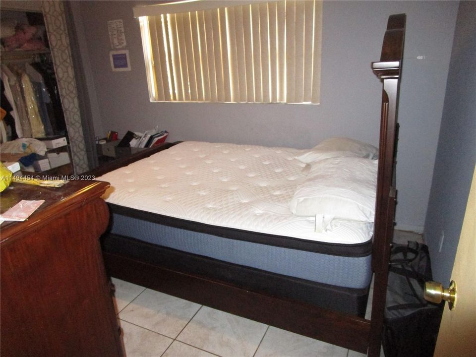 Недавно продано: $485,000 (4 спален, 2 ванн, 1385 Квадратных фут)