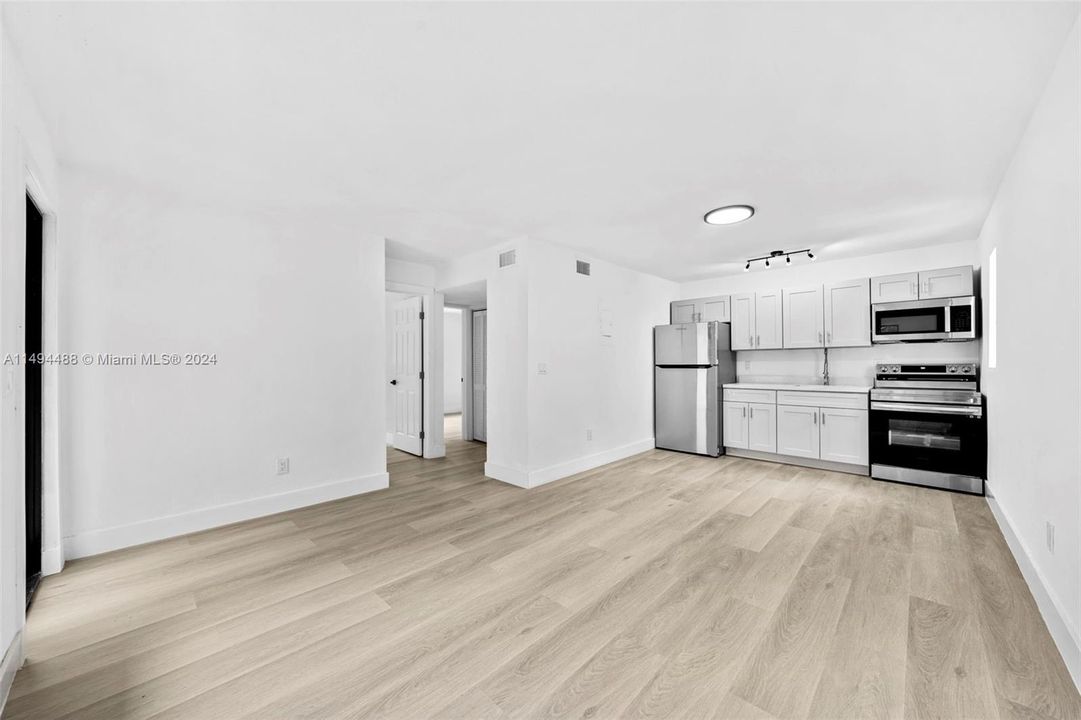 Recently Rented: $2,750 (2 beds, 1 baths, 5239 Square Feet)