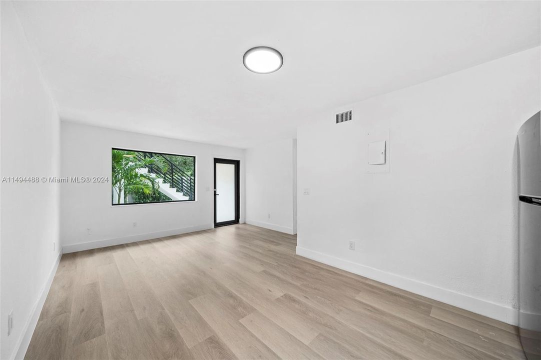 Recently Rented: $2,750 (2 beds, 1 baths, 5239 Square Feet)