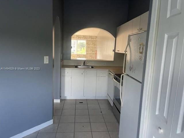 Recently Rented: $2,000 (2 beds, 2 baths, 910 Square Feet)