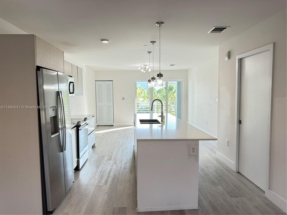 Недавно арендовано: $2,800 (2 спален, 2 ванн, 1273 Квадратных фут)