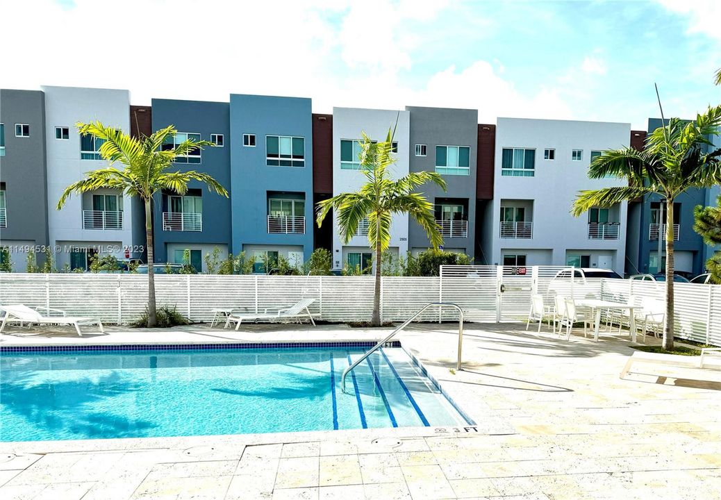 Недавно арендовано: $2,800 (2 спален, 2 ванн, 1273 Квадратных фут)