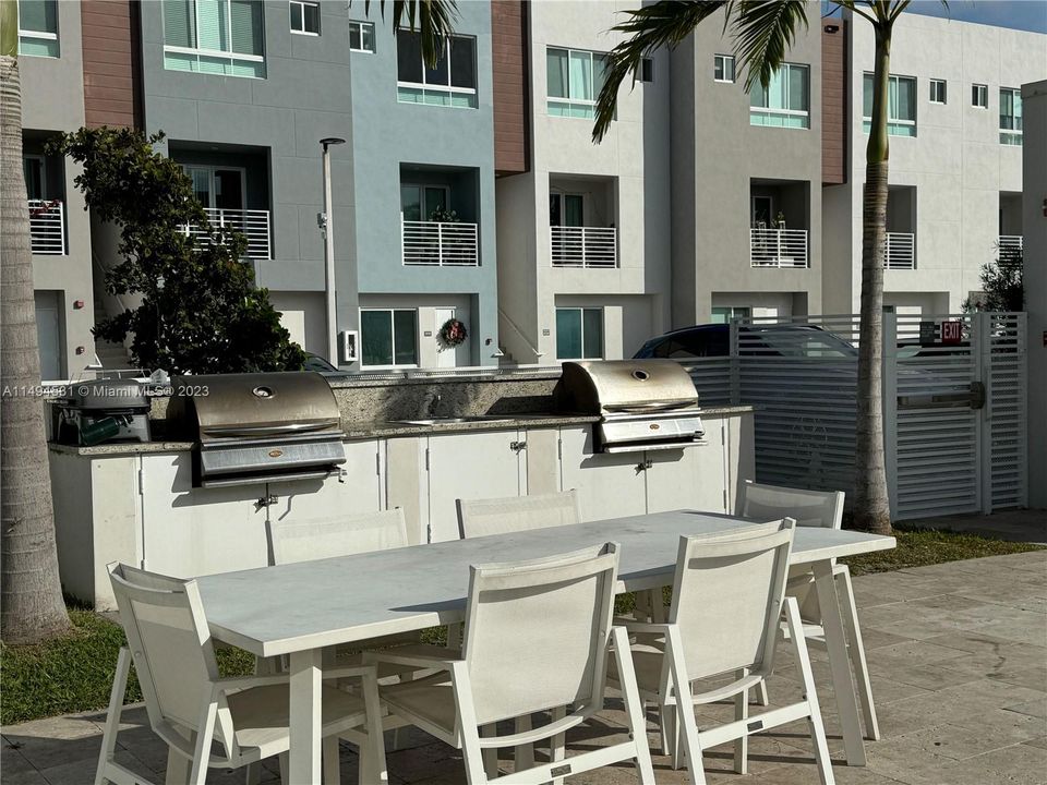 Недавно арендовано: $2,800 (2 спален, 2 ванн, 1273 Квадратных фут)