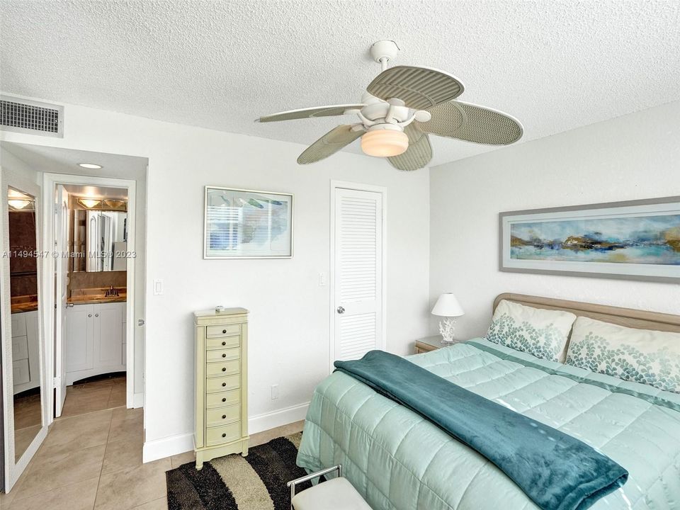 Недавно продано: $179,900 (2 спален, 2 ванн, 1170 Квадратных фут)