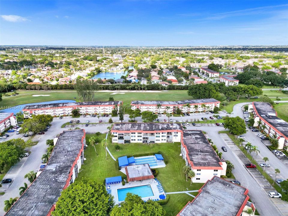 Недавно продано: $179,900 (2 спален, 2 ванн, 1170 Квадратных фут)