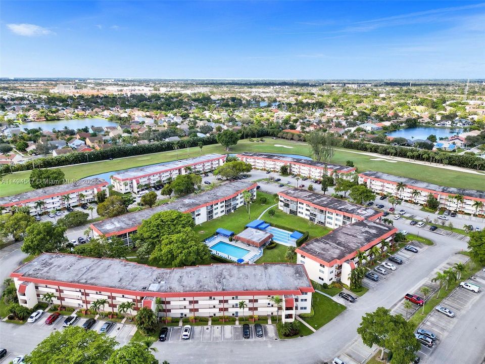 Недавно продано: $179,900 (2 спален, 2 ванн, 1170 Квадратных фут)