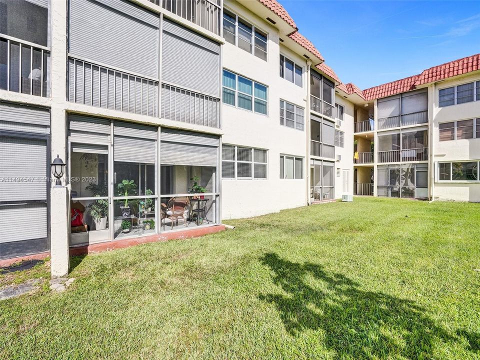 Недавно продано: $179,900 (2 спален, 2 ванн, 1170 Квадратных фут)