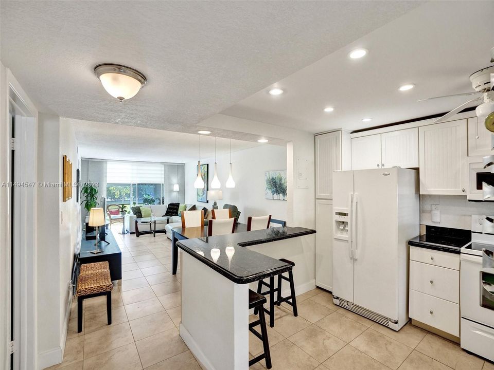 Недавно продано: $179,900 (2 спален, 2 ванн, 1170 Квадратных фут)