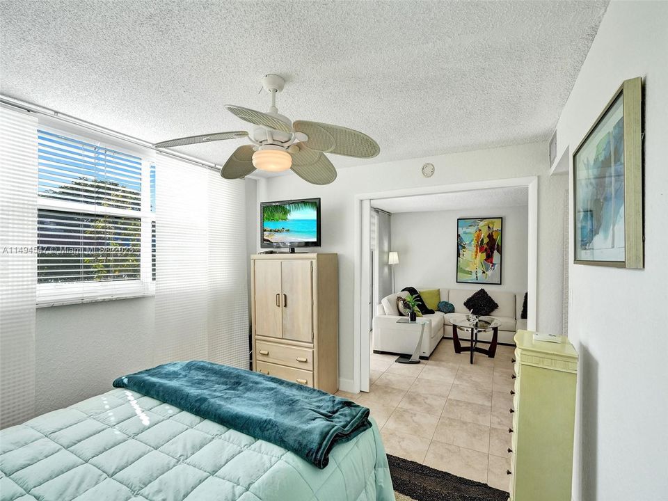 Недавно продано: $179,900 (2 спален, 2 ванн, 1170 Квадратных фут)