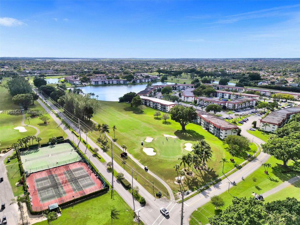 Недавно продано: $179,900 (2 спален, 2 ванн, 1170 Квадратных фут)