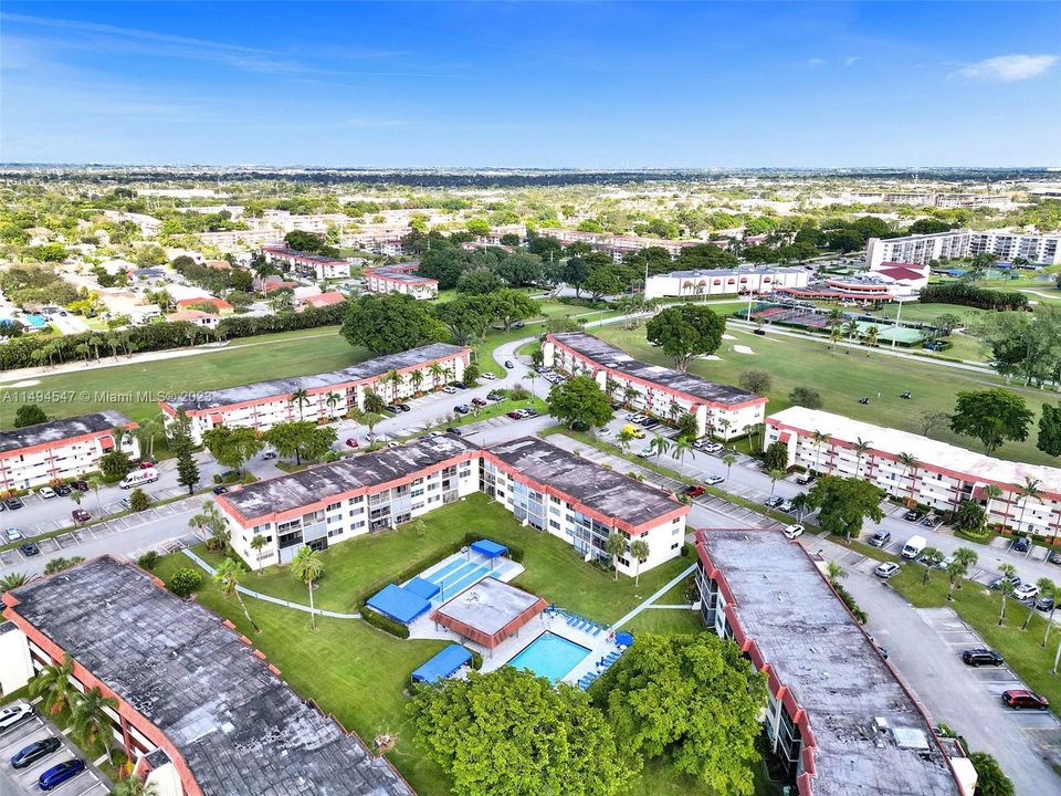 Недавно продано: $179,900 (2 спален, 2 ванн, 1170 Квадратных фут)