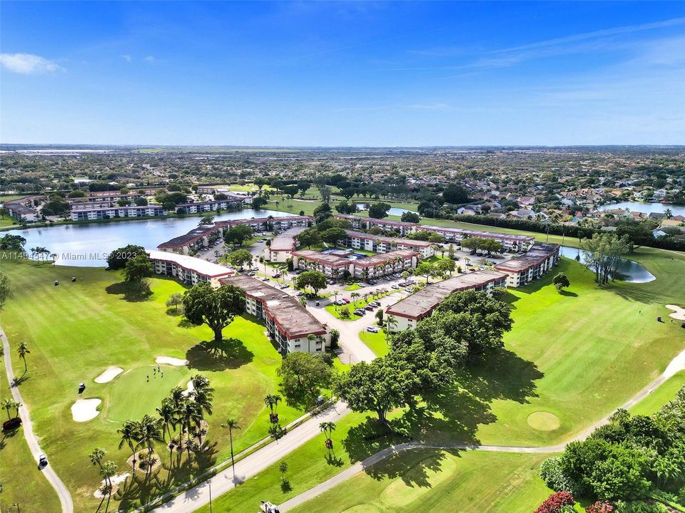 Недавно продано: $179,900 (2 спален, 2 ванн, 1170 Квадратных фут)