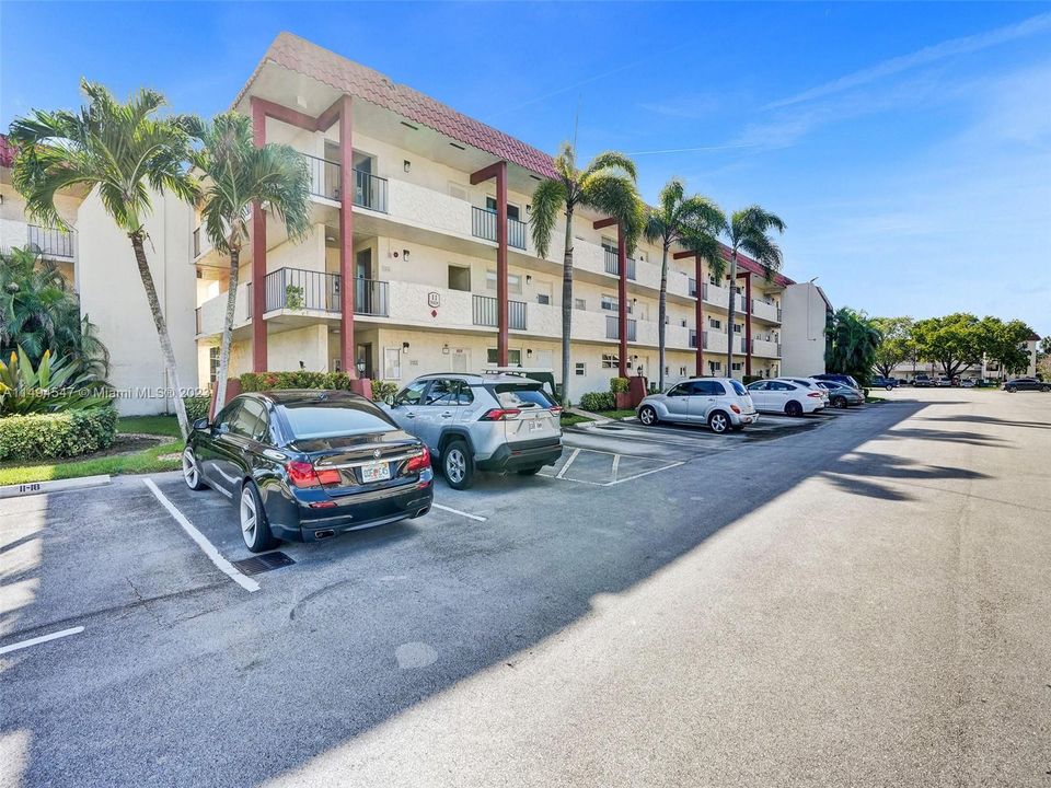 Недавно продано: $179,900 (2 спален, 2 ванн, 1170 Квадратных фут)