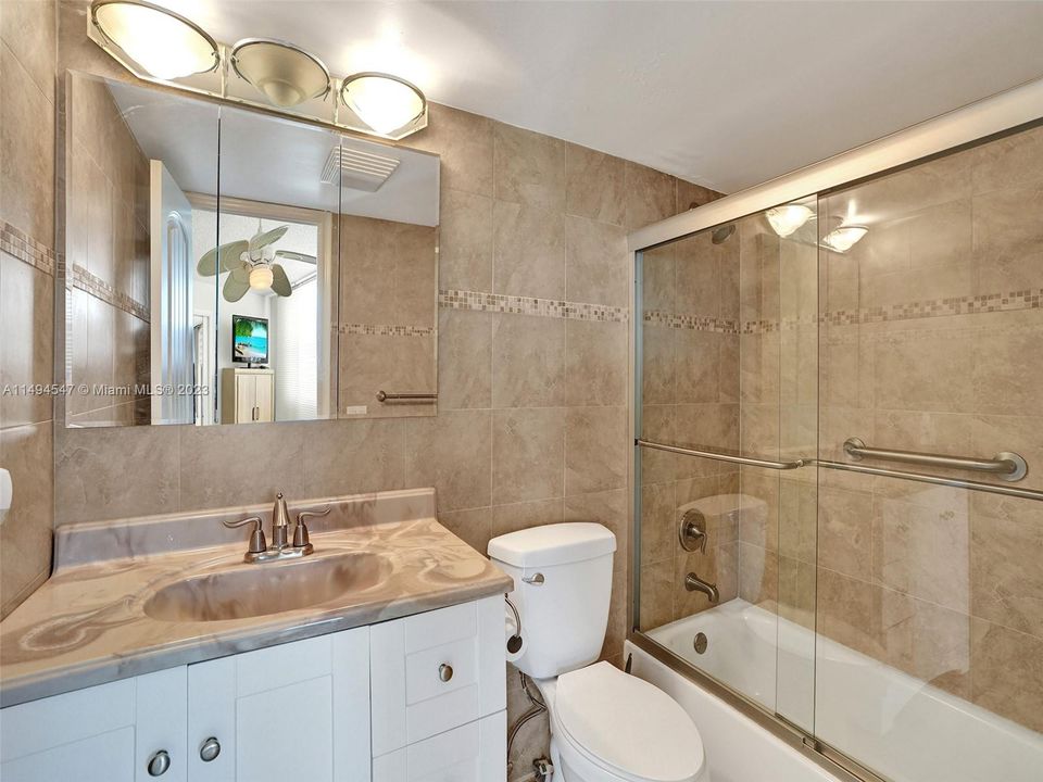 Недавно продано: $179,900 (2 спален, 2 ванн, 1170 Квадратных фут)