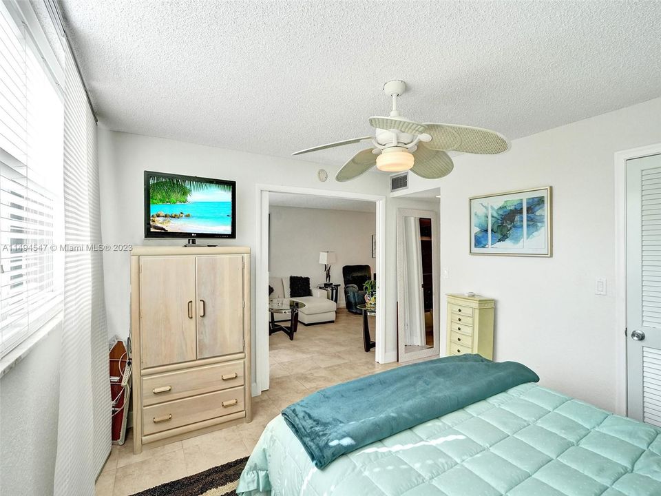 Недавно продано: $179,900 (2 спален, 2 ванн, 1170 Квадратных фут)