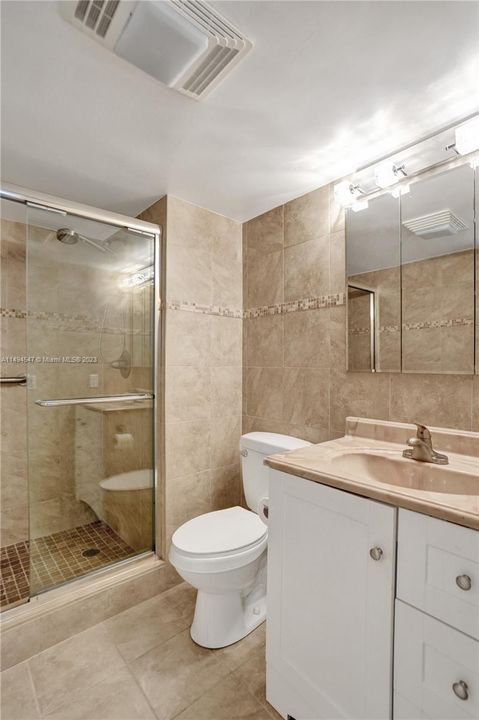 Недавно продано: $179,900 (2 спален, 2 ванн, 1170 Квадратных фут)