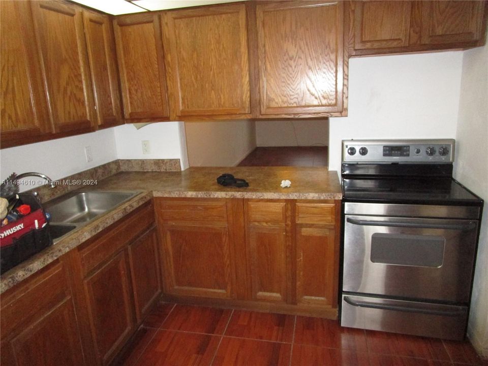 Недавно арендовано: $1,400 (1 спален, 1 ванн, 850 Квадратных фут)