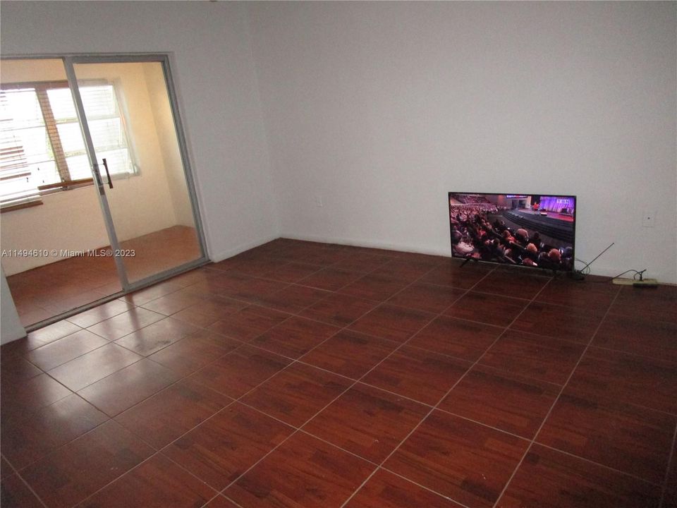 Недавно арендовано: $1,400 (1 спален, 1 ванн, 850 Квадратных фут)