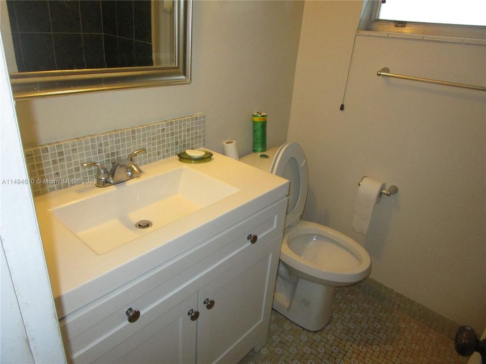 Недавно арендовано: $1,400 (1 спален, 1 ванн, 850 Квадратных фут)