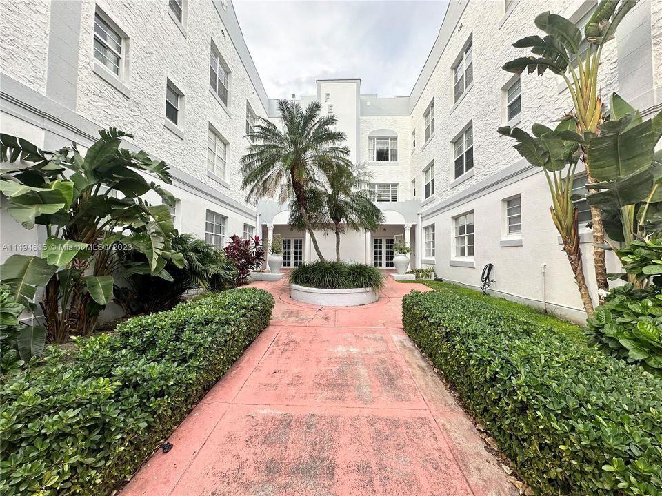 Недавно продано: $238,000 (1 спален, 1 ванн, 520 Квадратных фут)