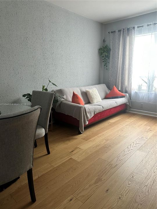 Недавно продано: $238,000 (1 спален, 1 ванн, 520 Квадратных фут)